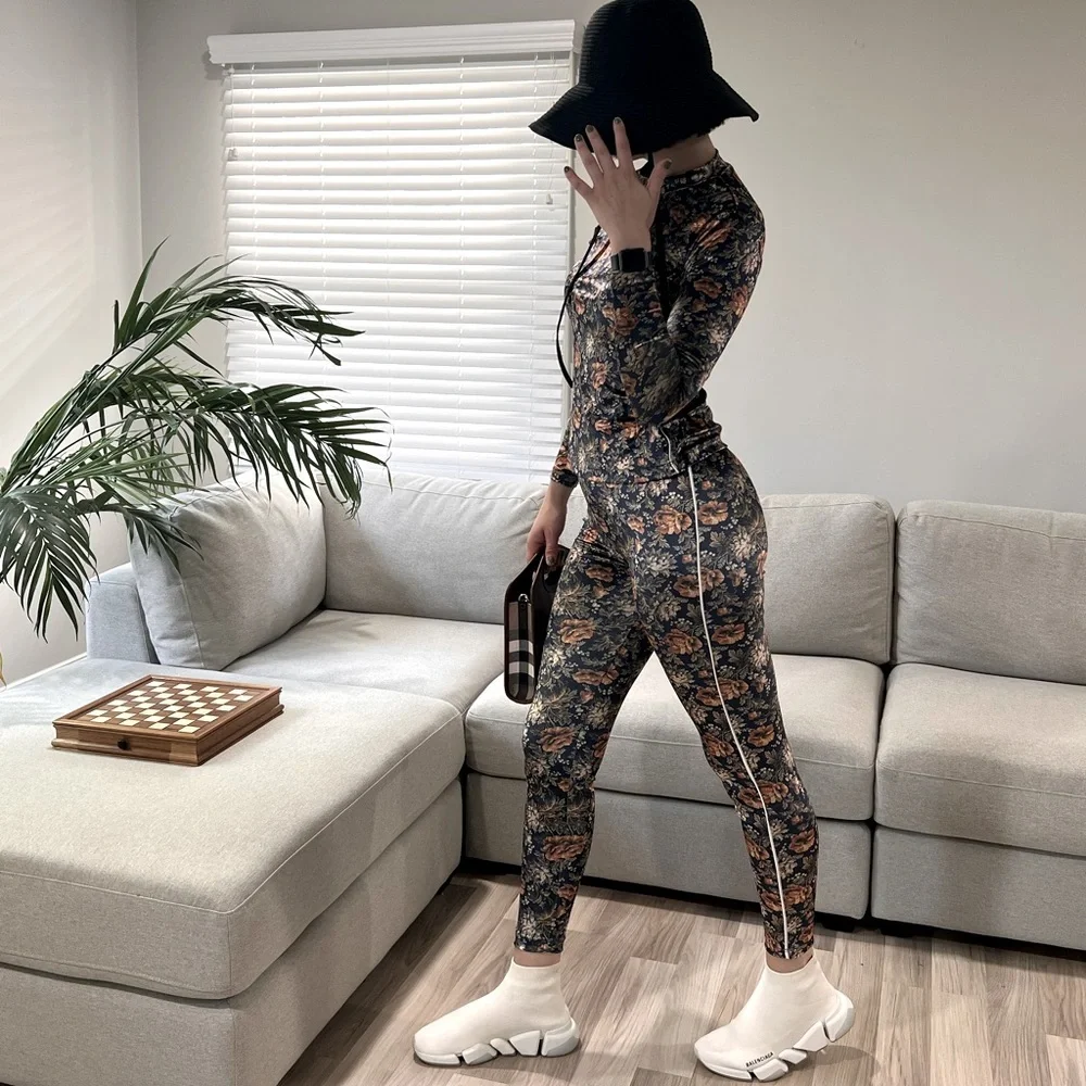 Two piece set - Picture 2 of 3